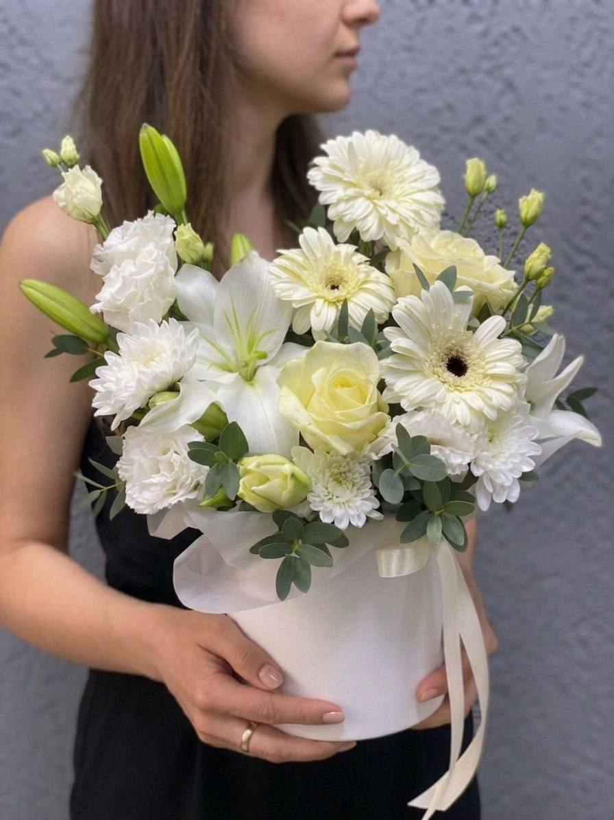 Композиция в коробке: «Очарование белых лепестков»